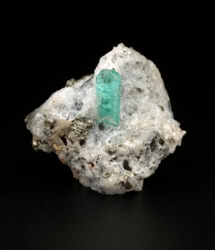 Beryl (variety emerald), Calcite, Pyrite<br />Chivor mining district, Municipio Chivor, Eastern Emerald Belt, Boyacá Department, Colombia<br />30x28x17mm, xl=10mm<br /> (Author: Fiebre Verde)