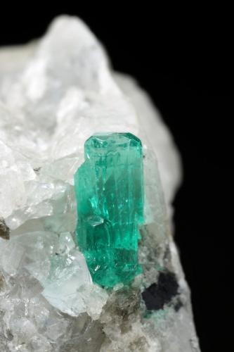 Beryl (variety emerald), Calcite<br />Coscuez mining district, Municipio San Pablo de Borbur, Western Emerald Belt, Boyacá Department, Colombia<br />18x30x34mm, xl=9mm<br /> (Author: Fiebre Verde)