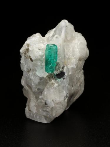 Beryl (variety emerald), Calcite<br />Coscuez mining district, Municipio San Pablo de Borbur, Western Emerald Belt, Boyacá Department, Colombia<br />18x30x34mm, xl=9mm<br /> (Author: Fiebre Verde)