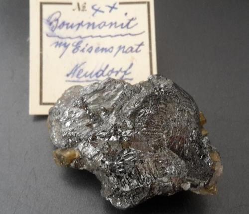 Bournonite<br />Neudorf, Distrito minero Harzgerode, Harz, Sajonia-Anhalt/Sachsen-Anhalt, Alemania<br />4,2 x 2,6 cm<br /> (Author: Andreas Gerstenberg)