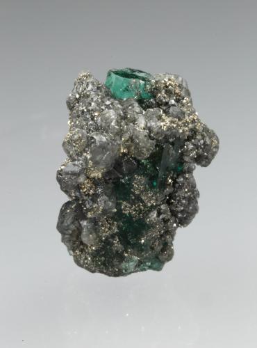 Beryl (variety emerald), Calcite, Pyrite<br />Muzo (distrito minero), Cinturón Esmeraldífero Occidental, Departamento Boyacá, Colombia<br />xl=16x8mm<br /> (Author: Fiebre Verde)