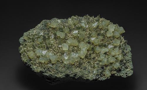 Quartz, Hedenbergite<br />Dalnegorsk, Dalnegorsk Urban District, Primorsky Krai, Russia<br />11.5 x 7.0 cm<br /> (Author: am mizunaka)