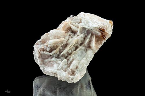 Baryte, Fluorite, Quartz<br />Clara Mine, Rankach Valley, Oberwolfach, Wolfach, Black Forest, Baden-Württemberg, Germany<br />7,3 x 6,6 x 4,9 cm<br /> (Author: Niels Brouwer)