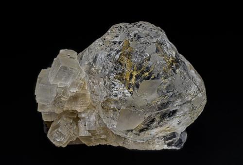Fluorite, Calcite<br />Dalnegorsk, Dalnegorsk Urban District, Primorsky Krai, Russia<br />6.2 x 4.4 cm<br /> (Author: am mizunaka)