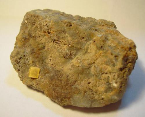 Wulfenita<br />Lázaro Mine, Tajo del Castillejo, Quéntar Dam, Quéntar, Comarca Vega de Granada, Granada, Andalusia, Spain<br />6x4x2 cm.<br /> (Autor: Joaquin Montoro)