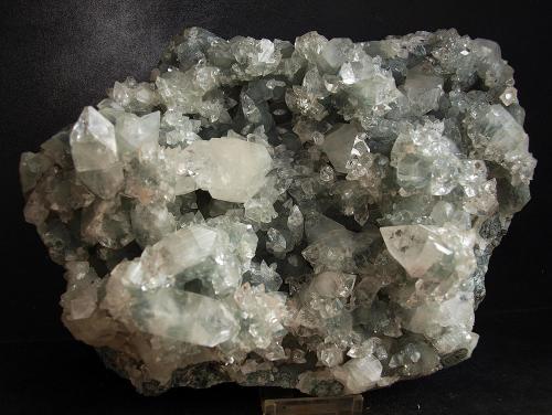 Fluorapophyllita-(K) (Apofilita)<br />India<br />22 x 18 cm<br /> (Autor: Pedro Antonio)