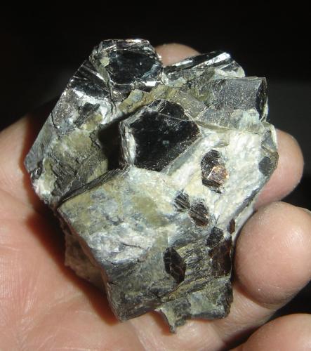 Phlogopita (Flogopita) pseudo Tetraferriphlogopita (Grupo Mica)<br />CSN Quarry (Companhia Siderúrgica Nacional), Arcos, Minas Gerais, Brazil<br />6 x 6 x 5 cm<br /> (Autor: Anisio Claudio)