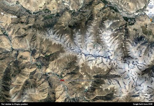 _Scheelite, quartz<br />Pari, Khaplu, Ghanche District, Gilgit-Baltistan (Northern Areas), Pakistan<br />60 mm x 50 mm x 27 mm. Scheelite crystal aggregate: 35 mm<br /> (Author: Carles Millan)