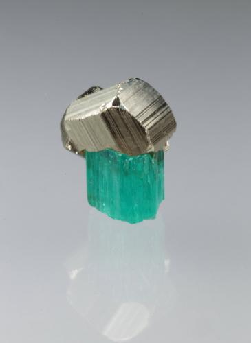 Beryl (variety emerald), Pyrite<br />Chivor mining district, El Oriente Mine, Municipio Chivor, Eastern Emerald Belt, Boyacá Department, Colombia<br />xl=7mm<br /> (Author: Fiebre Verde)