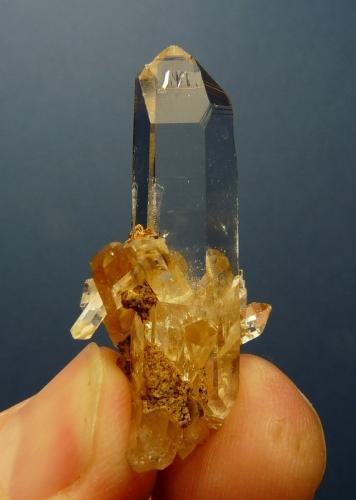 Quartz<br />Ceres, Warmbokkeveld Valley, Ceres, Valle Warmbokkeveld, Witzenberg, Cape Winelands, Provincia Occidental del Cabo, Sudáfrica<br />37 x 22 x 16 mm<br /> (Author: Pierre Joubert)