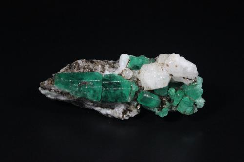 Beryl (variety emerald), Quartz<br />Chitral, Chitral District, Khyber Pakhtunkhwa, Pakistan<br />136 mm x 70 mm<br /> (Author: Don Lum)