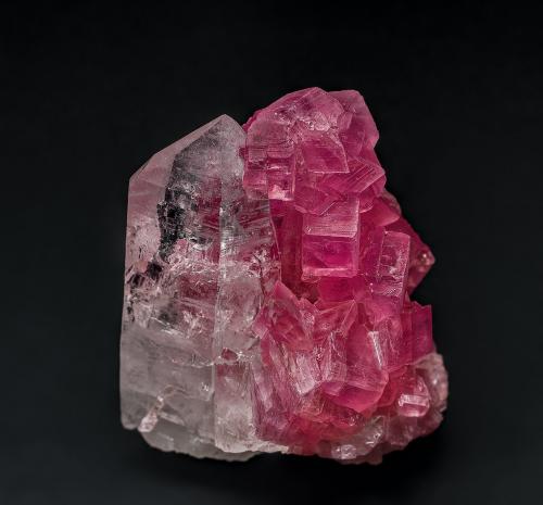 Quartz, Rhodochrosite<br />Sweet Home Mine, Mount Bross, Alma District, Park County, Colorado, USA<br />2.5 x 2.7 cm<br /> (Author: am mizunaka)