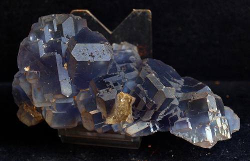 Fluorita<br />Mina La Viesca, zona minera de La Collada, Huergo, Siero, Comarca Oviedo, Principado de Asturias (Asturias), España<br />10 x 4.5 cm<br /> (Autor: Pedro Antonio)
