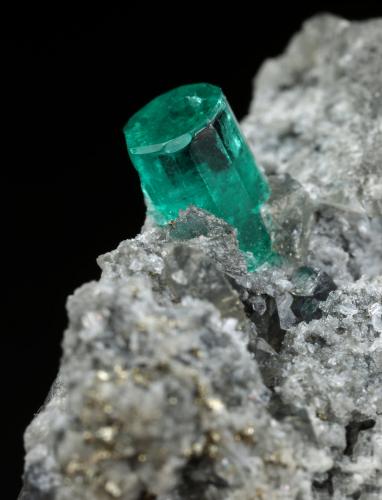 Beryl (variety emerald), Calcite, Pyrite<br />Chivor mining district, Municipio Chivor, Eastern Emerald Belt, Boyacá Department, Colombia<br />39x36x18mm, xl=7mm<br /> (Author: Fiebre Verde)