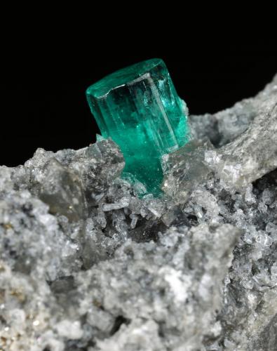 Beryl (variety emerald), Calcite, Pyrite<br />Chivor mining district, Municipio Chivor, Eastern Emerald Belt, Boyacá Department, Colombia<br />39x36x18mm, xl=7mm<br /> (Author: Fiebre Verde)