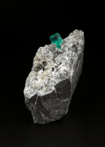 Beryl (variety emerald), Calcite, Pyrite<br />Chivor mining district, Municipio Chivor, Eastern Emerald Belt, Boyacá Department, Colombia<br />39x36x18mm, xl=7mm<br /> (Author: Fiebre Verde)