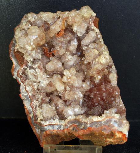 Cuarzo (variedad amatista)<br />Tizirine, Provincia Ouarzazate, Región Drâa-Tafilalet, Marruecos<br />10 x 7.5 cm<br /> (Autor: Pedro Antonio)