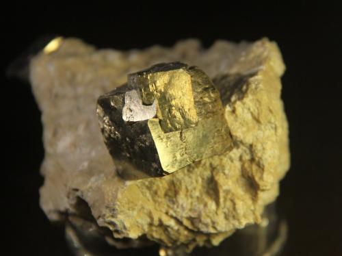 Pyrite<br />Mina Ampliación a Victoria, Sierra de Alcarama, Navajún, Comarca Cervera, La Rioja, España<br />Largest crystal size: 23mm.<br /> (Author: franjungle)