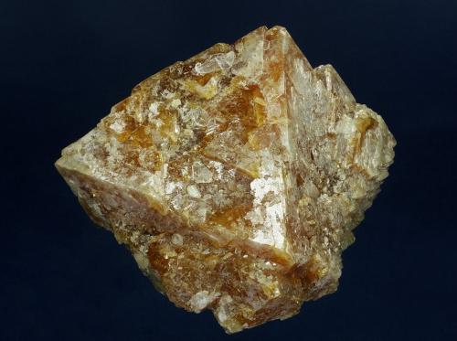Scheelite<br />Monte Xuebaoding, Pingwu, Prefectura Mianyang, Provincia Sichuan, China<br />143 x 102 x 102 mm<br /> (Author: GneissWare)