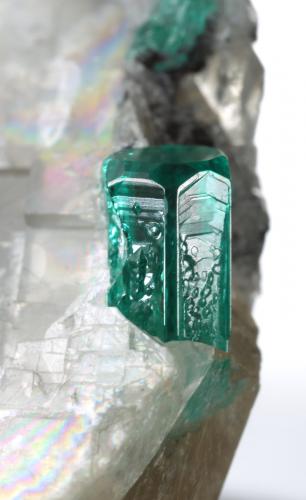 Beryl (variety emerald), Calcite<br />La Pita mining district, Cunas Mine, Municipio Maripí, Western Emerald Belt, Boyacá Department, Colombia<br />33x26x18mm (calcite xl), xls=8.5 & 4mm<br /> (Author: Fiebre Verde)