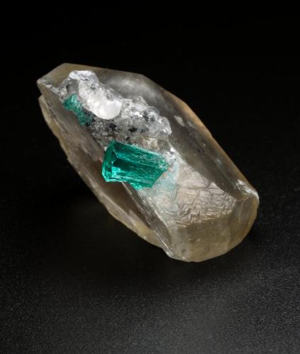 Beryl (variety emerald), Calcite<br />La Pita mining district, Cunas Mine, Municipio Maripí, Western Emerald Belt, Boyacá Department, Colombia<br />33x26x18mm (calcite xl), xls=8.5 & 4mm<br /> (Author: Fiebre Verde)