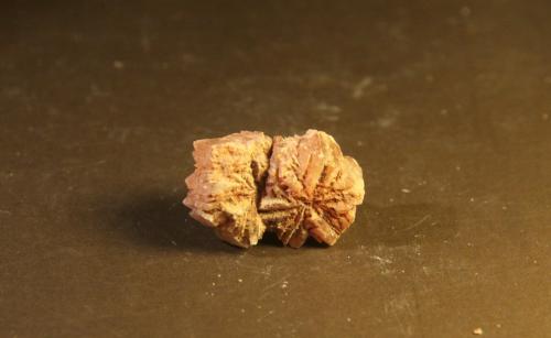 Aragonite<br />Keuper outcrop, Los Frailes, Luzón, Comarca Señorío de Molina-Alto Tajo, Guadalajara, Castilla-La Mancha, Spain<br />27mm x 13mm x 11mm<br /> (Author: franjungle)