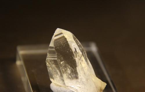 Quartz<br />Mina Peñas Blancas, Municipio San Pablo de Borbur, Cinturón Esmeraldífero Occidental, Departamento Boyacá, Colombia<br />24mm x 40mm x 17mm<br /> (Author: franjungle)