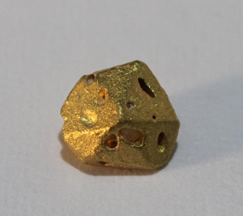 Oro<br />Mina El Infierno, Río Icabarú, Santa Elena de Uairen, Gran Sabana, Estado Bolívar, Venezuela<br />6 mm<br /> (Autor: Ramon A  Lopez Garcia)