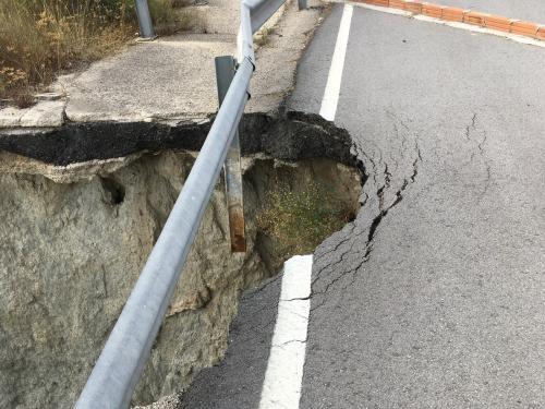 Carretera<br />Olesa de Montserrat, Comarca Baix Llobregat, Barcelona, Cataluña / Catalunya, España<br /><br /> (Autor: Emilio Téllez)