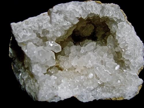 Quartz<br />Indiana, USA<br />geode is 10.0 cm<br /> (Author: Bob Harman)