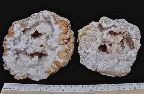 Quartz<br />Indiana, USA<br />Both are about 9 cm<br /> (Author: Bob Harman)