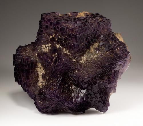 Fluorita<br />Concesión Ana, zona minera de Berbes, Berbes, Ribadesella, Comarca Oriente, Principado de Asturias (Asturias), España<br />24 x 20 cm, cristales hasta 12cm de arista<br /> (Autor: Raul Vancouver)