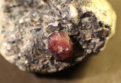 Almandine<br />Rambla de las Granatillas, El Hoyazo, Níjar, Comarca Metropolitana de Almería, Almería, Andalucía, España<br />Crystal size: 3mm<br /> (Author: franjungle)