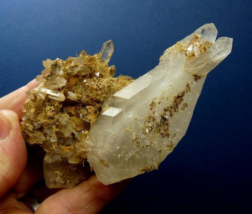 Quartz<br />Ceres, Warmbokkeveld Valley, Ceres, Valle Warmbokkeveld, Witzenberg, Cape Winelands, Provincia Occidental del Cabo, Sudáfrica<br />Fingers for size<br /> (Author: Pierre Joubert)