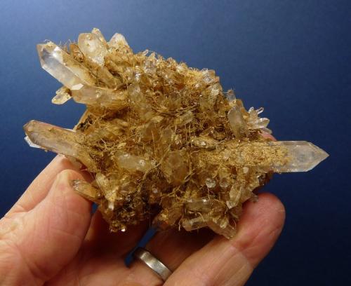 Quartz<br />Ceres, Warmbokkeveld Valley, Ceres, Valle Warmbokkeveld, Witzenberg, Cape Winelands, Western Cape Province, South Africa<br />Fingers for size<br /> (Author: Pierre Joubert)