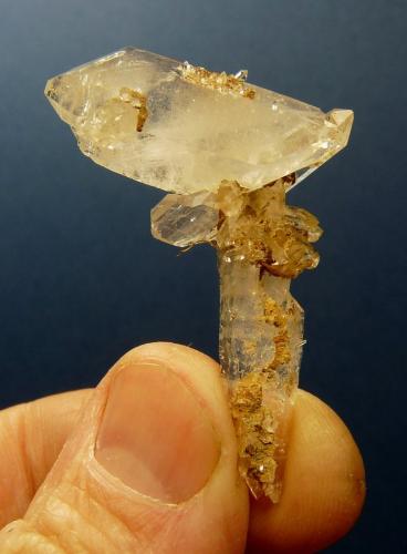 Quartz<br />Ceres, Warmbokkeveld Valley, Ceres, Valle Warmbokkeveld, Witzenberg, Cape Winelands, Provincia Occidental del Cabo, Sudáfrica<br />Fingers for size<br /> (Author: Pierre Joubert)