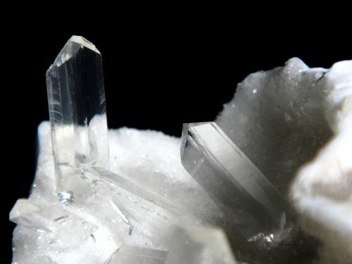 Yeso<br />Canteras de Alabastro, Cerro Patillas, Fuentes de Ebro, Delimitación Comarcal de Zaragoza, Zaragoza, Aragón, España<br />Cristales de 2 cm.<br /> (Autor: Antonio P. López)
