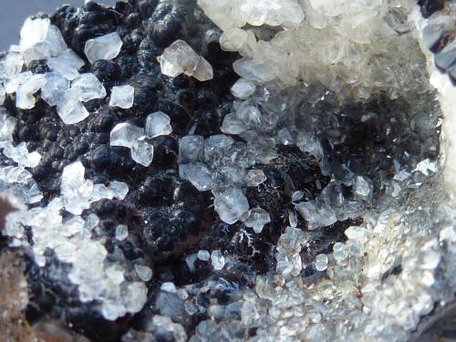 Goethita, Calcita<br />Dolores Mine, Coto Urallaga, Galdames, Comarca Las Encartaciones, Vizcaya / Bizkaia, Basque Country (Euskadi), Spain<br />4 x 4 cm.<br /> (Autor: javier ruiz martin)