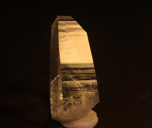 Quartz<br />Peñas Blancas Mine, Municipio San Pablo de Borbur, Western Emerald Belt, Boyacá Department, Colombia<br />25mm x 49mm x 9mm<br /> (Author: franjungle)