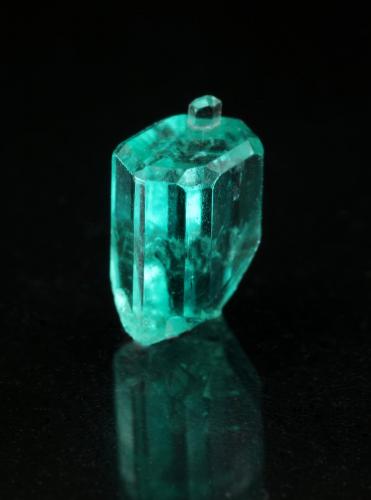 Beryl (variety emerald)<br />Muzo mining district, Western Emerald Belt, Boyacá Department, Colombia<br />xl=5.5x7x4.5mm<br /> (Author: Fiebre Verde)