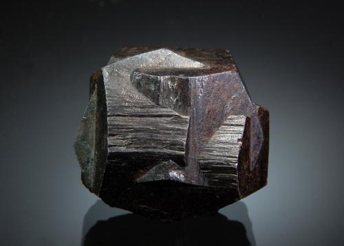 Goethite ps. Pyrite<br />Gachalá mining district, Matecaña Mine, Municipio Gachalá, Eastern Emerald Belt, Cundinamarca Department, Colombia<br />3.0 x 3.4 x 3.6 cm<br /> (Author: crosstimber)