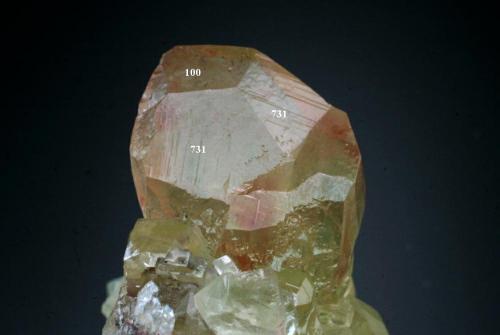 Fluorite<br />Mina Cäcilia, Freiung, Stulln, Distrito Wölsendorf Oeste, Alto Palatinado/Oberpfalz, Baviera/Bayern, Alemania<br />crystal is 3 cm across<br /> (Author: Jesse Fisher)