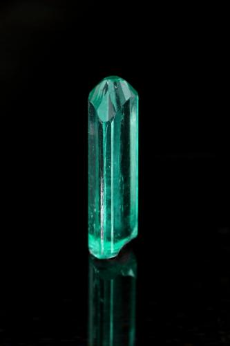 Beryl (variety emerald)<br />Chivor mining district, Municipio Chivor, Eastern Emerald Belt, Boyacá Department, Colombia<br />4x10mm<br /> (Author: Fiebre Verde)