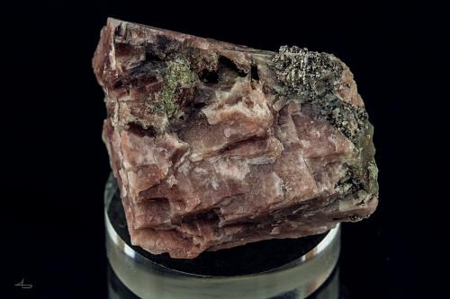 Baryte, Native silver<br />Adit no. 7, Oberpfannenstiel, Lauter-Bernsbach, Erzgebirgskreis, Saxony/Sachsen, Germany<br />2,8 x 2,3 x 1,8 cm<br /> (Author: Niels Brouwer)