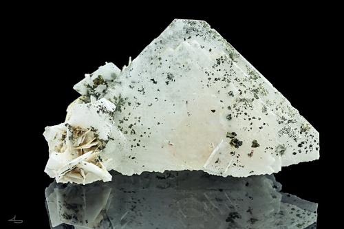 Baryte, Chalcopyrite<br />Dreislar Mine, Dreislar, Winterberg, Sauerland, North Rhine-Westphalia/Nordrhein-Westfalen, Germany<br />7,5 x 4 x 2 cm<br /> (Author: Niels Brouwer)