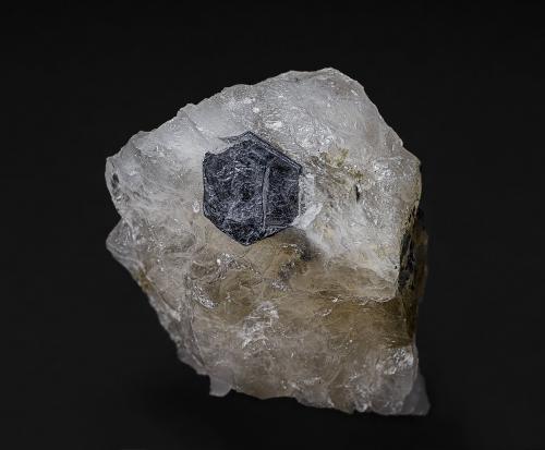 Molybdenite, Quartz<br />Moly Hill Mine, La Motte, Abitibi RCM, Abitibi-Témiscamingue, Québec, Canada<br />2.8 x 3.5 cm<br /> (Author: am mizunaka)