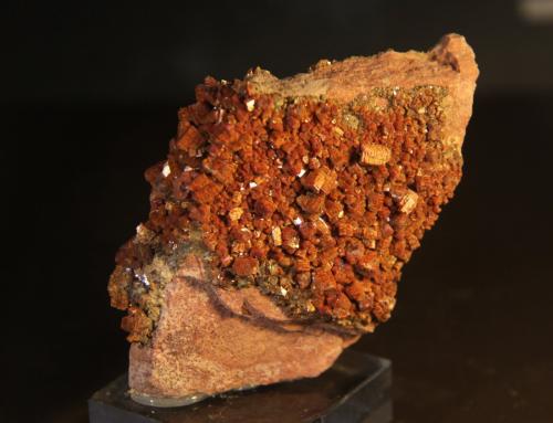 Vanadinite<br />Mina ACF, Distrito minero Mibladen, Mibladen, Midelt, Provincia Midelt, Región Drâa-Tafilalet, Marruecos<br />74mm x 65mm x 26mm<br /> (Author: franjungle)