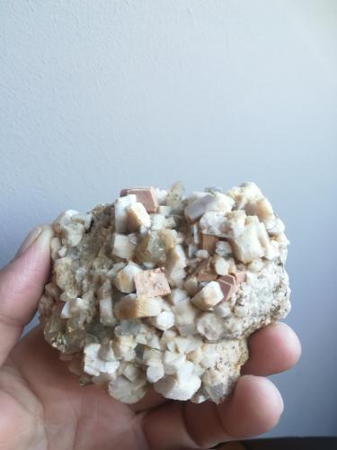 Albita, Microclina y Cuarzo<br />Gualba de Dalt, Gualba, Comarca Vallès Oriental, Barcelona, Catalonia / Catalunya, Spain<br />8x8 cm aprox<br /> (Autor: ximocompany)