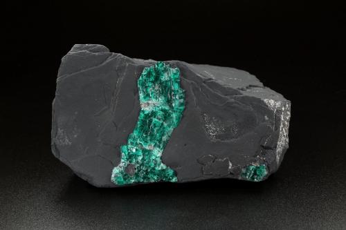 Beryl (variety emerald)<br />Gachalá mining district, Matecaña Mine, Municipio Gachalá, Eastern Emerald Belt, Cundinamarca Department, Colombia<br />90x57x49mm<br /> (Author: Fiebre Verde)