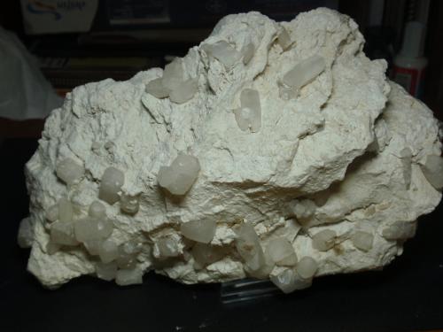 Calcita sobre Sepiolita<br />Grupo Minero Victoria, Distrito San Blas-Canillejas, Madrid, Comarca Área Metropolitana de Madrid, Comunidad de Madrid, España<br />200x140 mm<br /> (Autor: Ignacio)
